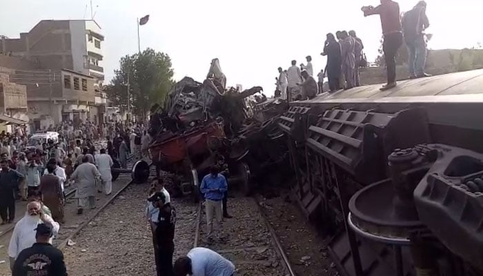 ٹرین حادثہ: اندرون ملک کیلئے ریل ٹریفک معطل 