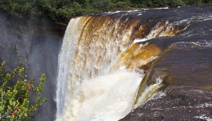دنیا کی چندخوبصورت ترین آبشاریں