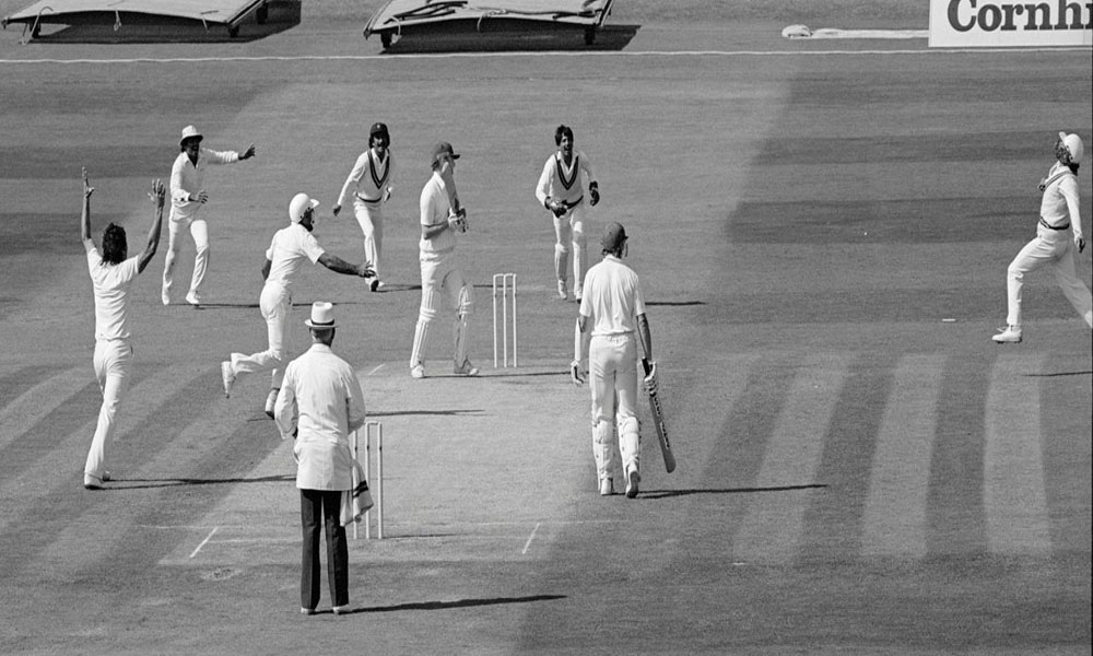 عمران خان ٹیسٹ میں 300 وکٹیں لینے والے پہلے پاکستانی