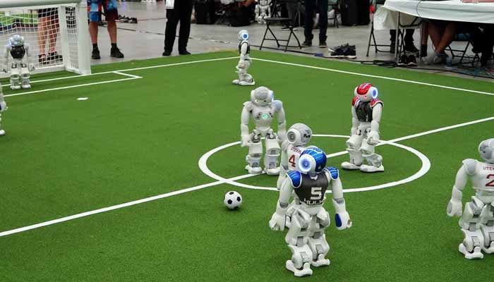 روبوٹس کے درمیان دلچسپ فٹبال میچ 