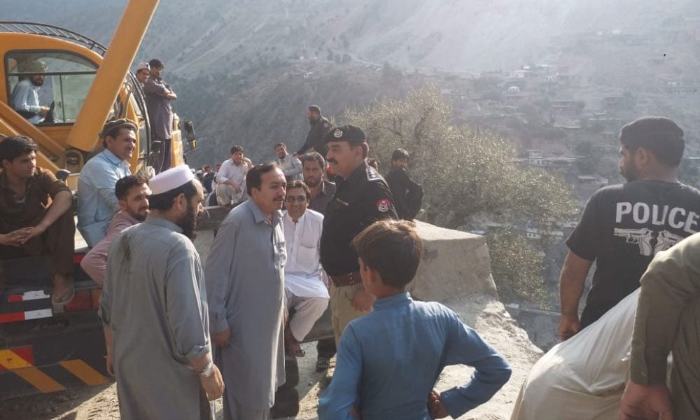 اپر کوہستان: گاڑی کھائی میں گرنے سے ہلاکتیں 12 ہو گئیں