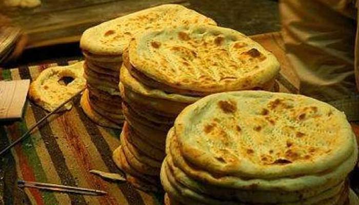 پشاور میں کم وزن روٹیاں بیچنے پر 69 نانبائی گرفتار