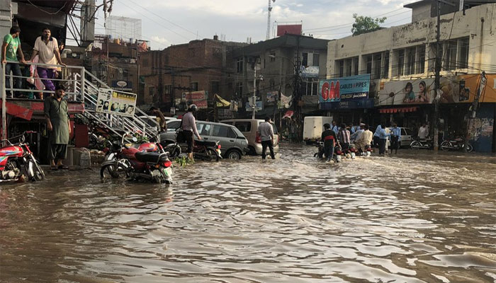 لاہور: 250 ملی میٹر بارش نے شہر پانی پانی کردیا