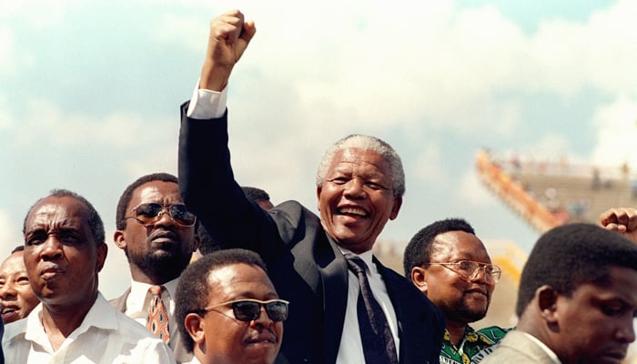منڈیلا نے سیاہ فاموں کو حقوق دلانے کیلئےجیل کاٹی