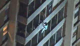 Man Scales Down 19 Storey Burning Building In Philadelphia