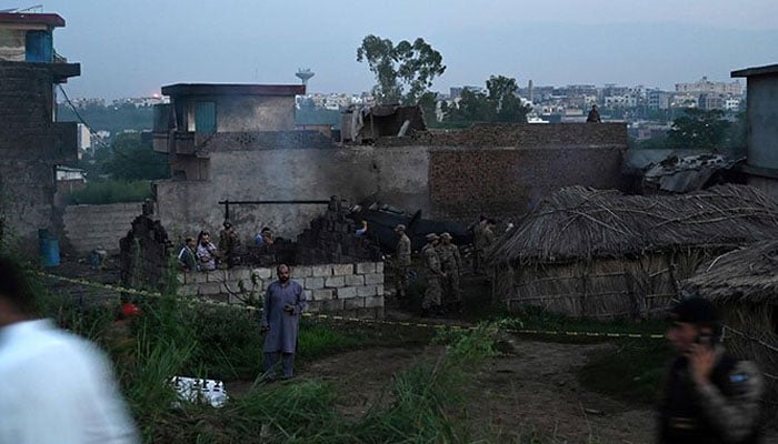 راولپنڈی، پاک آرمی کا تربیتی طیارہ گرنے سے 17 افراد جاں بحق