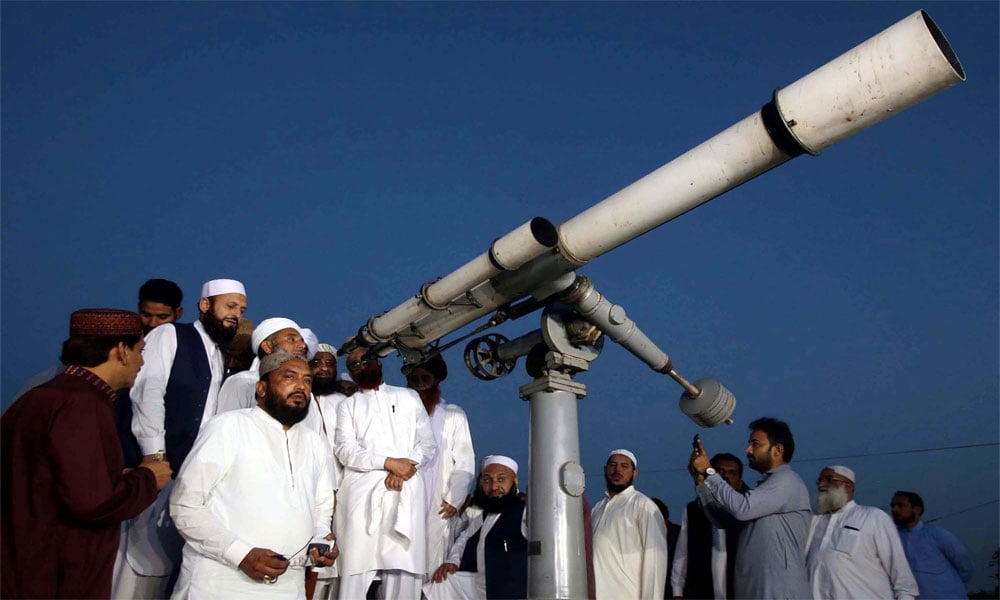 پاکستان میں آج ذوالحج کا چاند نظر آ جائے گا؟