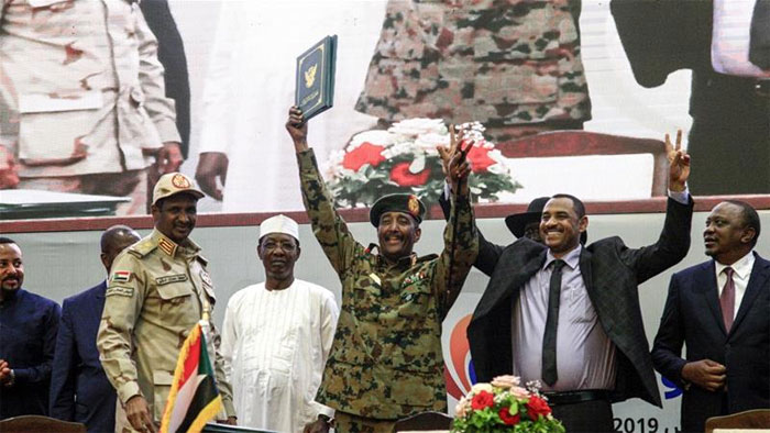 سوڈان میں فوجی کونسل اور حزب اختلاف کے درمیان آئینی معاہدے پر دستخط 