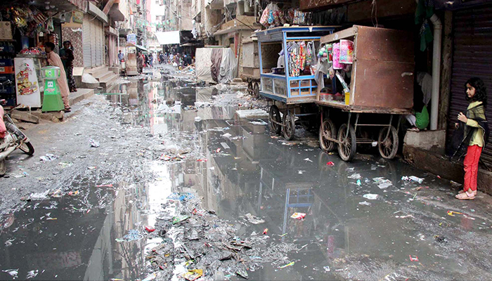 کراچی میں گندگی اور کچرا بحران کی شکل اختیار کر گیا