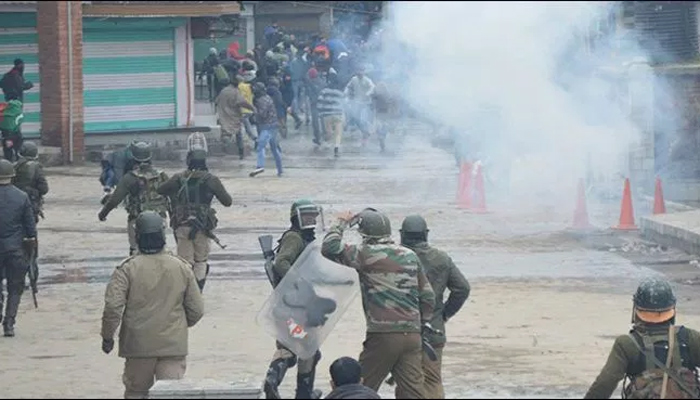 مقبوضہ کشمیر میں بھارتی پابندیوں کا 20واں روز، حالات کشیدہ