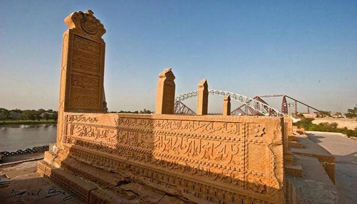 ’’صفہ صفایا ‘‘ دریائے سندھ کے کنارے قدیم قبرستان