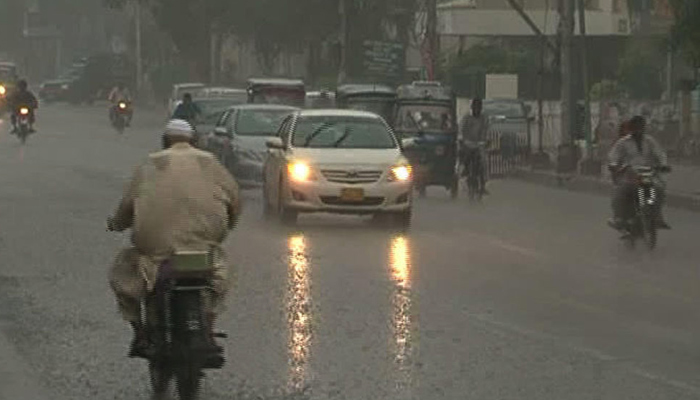 کراچی میں کل کے مقابلے میں آج تیز بارش متوقع