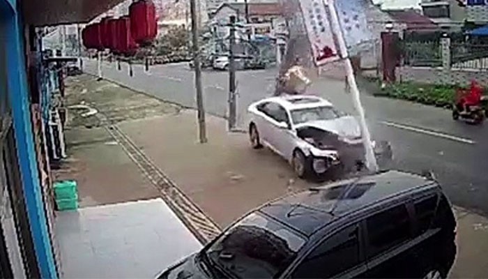 چین میں کار ڈرائیور کو تیز رفتاری بھاری پڑگئی