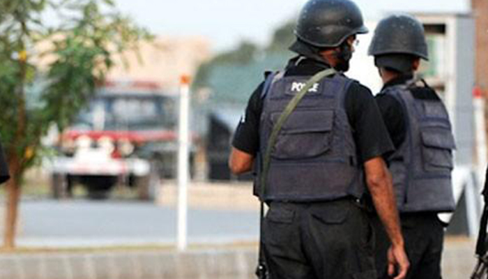 کراچی، پولیس مقابلے میں 2 ڈاکو ہلاک، ایک اہلکار شہید