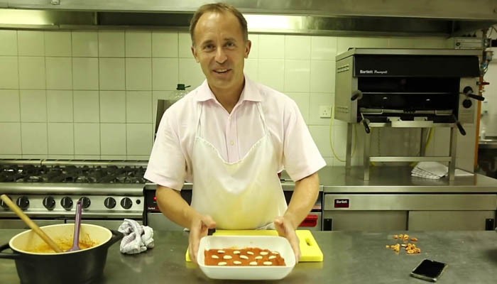 برطانوی ہائی کمشنر حلوائی بن گئے