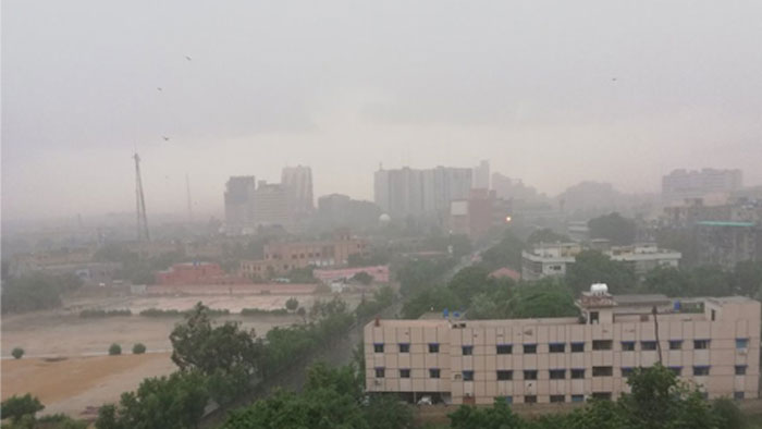 کراچی کے مختلف علاقوں میں بارش 