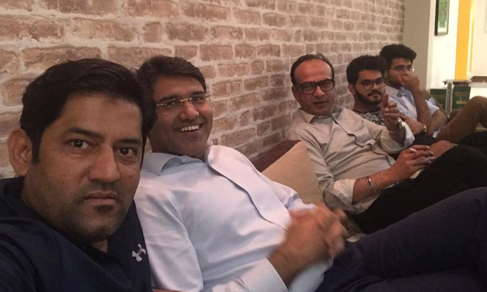 آفریدی کی ہولڈنگ سے کراچی  میں میچ  دیکھنے کی فرمائش
