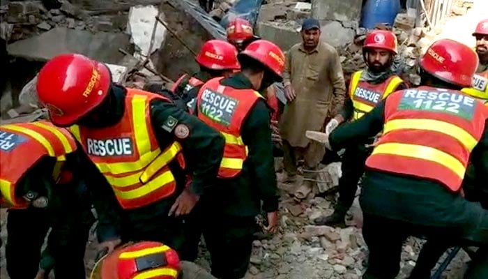 لاہور: تین منزلہ مکان کی چھت گرگئی، 2 افراد جاں بحق