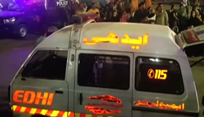 کراچی: ٹریفک حادثے میں 3 افراد جاں بحق، 2 زخمی