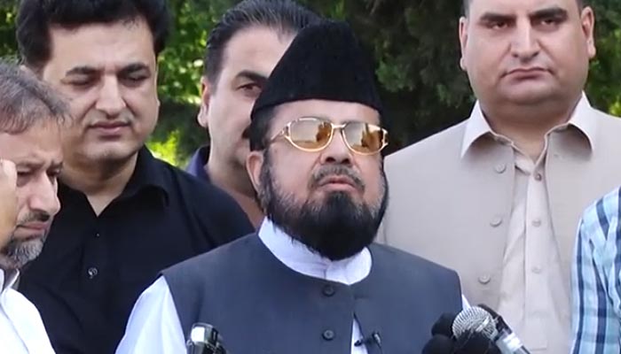 سیلفی لینا جائز ہے، مفتی عبدالقوی