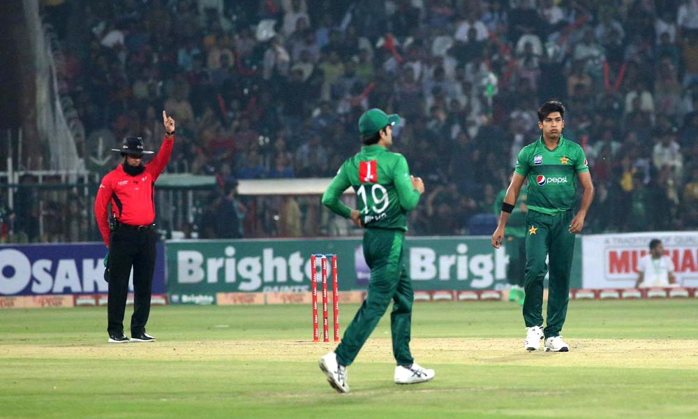 پہلا ٹی20: پاکستان کو جیت کیلئے 166 رنز کا ہدف