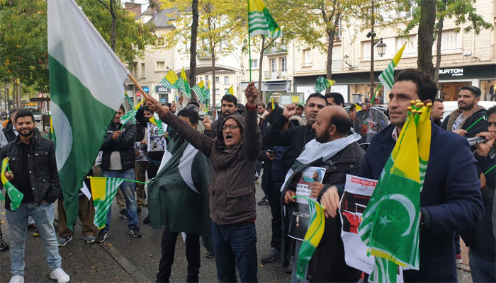 فرانس میں مقبوضہ کشمیر میں بھارتی مظالم کے خلاف مظاہرے 