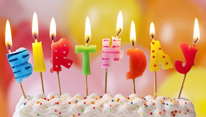سالگرہ پر کیک کاٹنے کی تاریخ کیا ہے؟