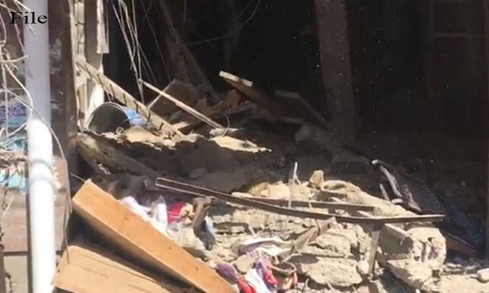 کراچی: گلستانِ جوہر کی زیرِ تعمیر عمارت کی چھت منہدم