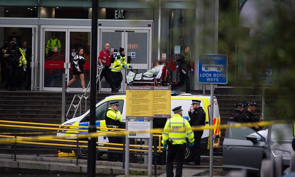 برطانیہ : مسلح شخص نے چاقو کے وار سے 5 افراد کو زخمی کردیا