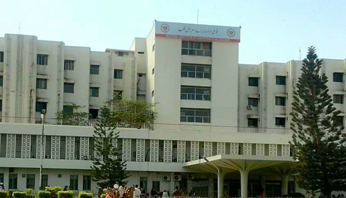 کامیاب آپریشن سے بچے کے سینے سے پیچ کس نکال دیا 