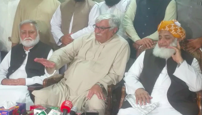 آزادی مارچ، فضل الرحمٰن کی اسفندیار ولی سے ملاقات 