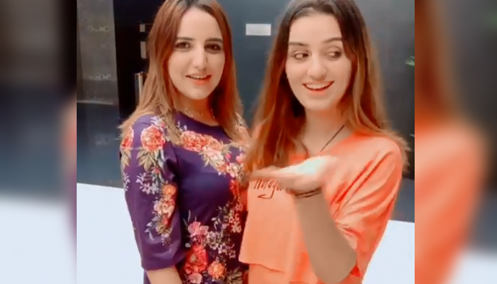 حریم کی حمایت میں ساتھی صندل میدان میں آگئیں 