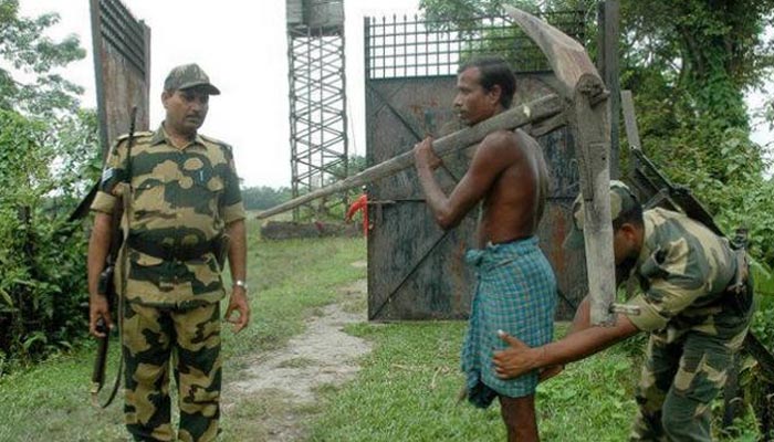 بھارتی فوج کسانوں کے کھیت ہڑپنے لگی