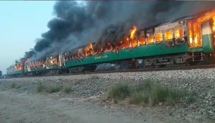 آگ کی وجہ شارٹ سرکٹ ہے: عینی شاہد 