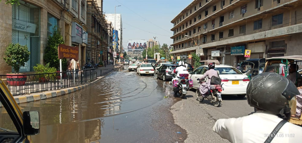 کراچی مسائل کا گڑھ بن گیا ، سڑکیں بیٹھنا شروع 