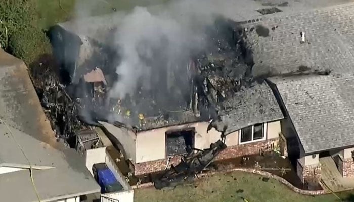 امریکا :طیارہ ایک گھر پر گر کر تباہ، پائلٹ ہلاک