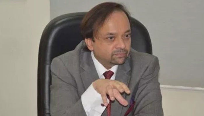 باہر جانے میں تاخیر سے نواز شریف کی صحت مزید بگڑ سکتی ہے، ڈاکٹر عدنان