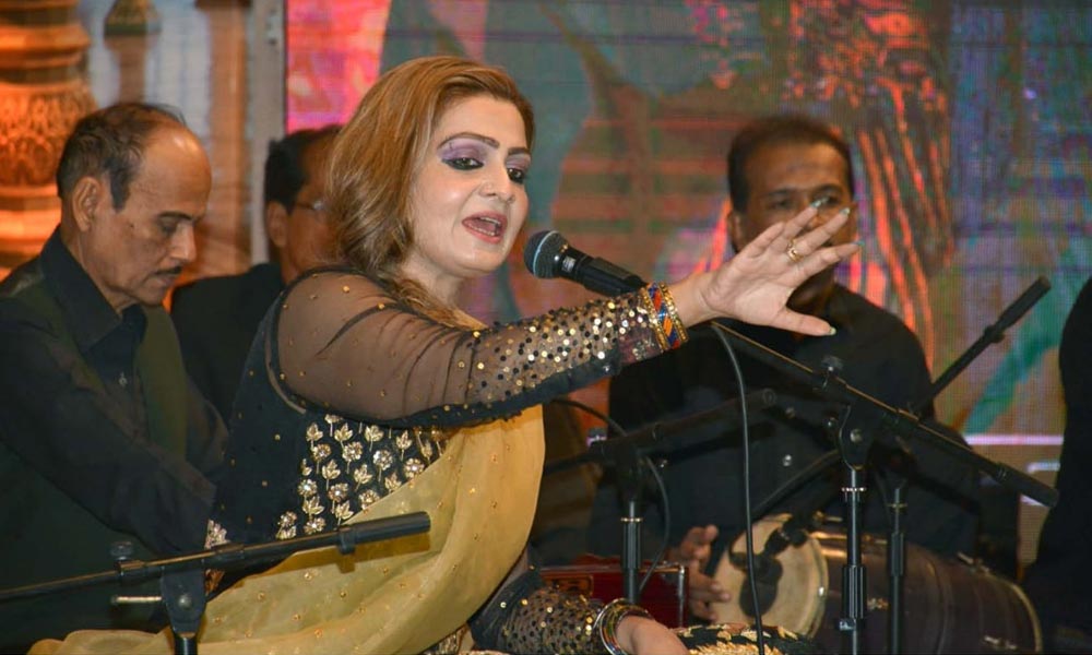 فیض کو خراج عقیدت پیش کرنے کے لیے آرٹس کونسل میں شام فیض کی محفل