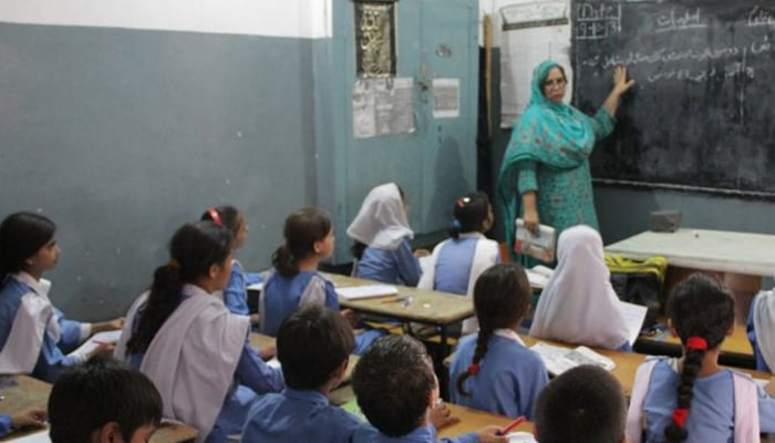 سندھ ، سرکاری اسکولوں سے شام کی شفٹ ختم