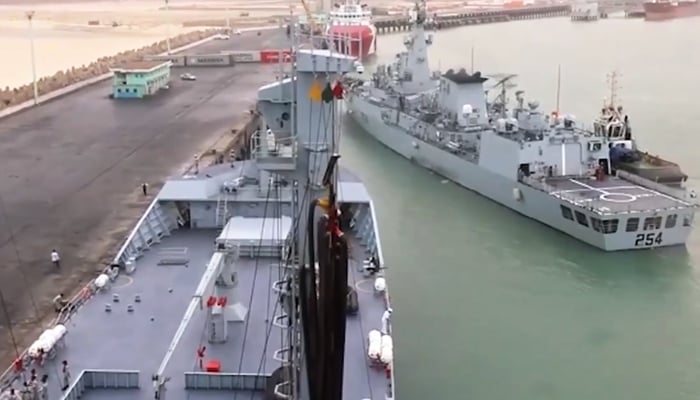 پاک بحریہ کے دو جہازوں کا موریتانیہ کا دورہ