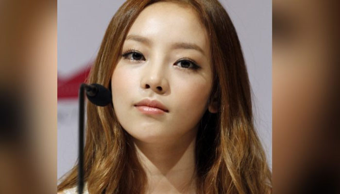 کورین گلوکارہ و اداکارہ نے خودکشی کرلی