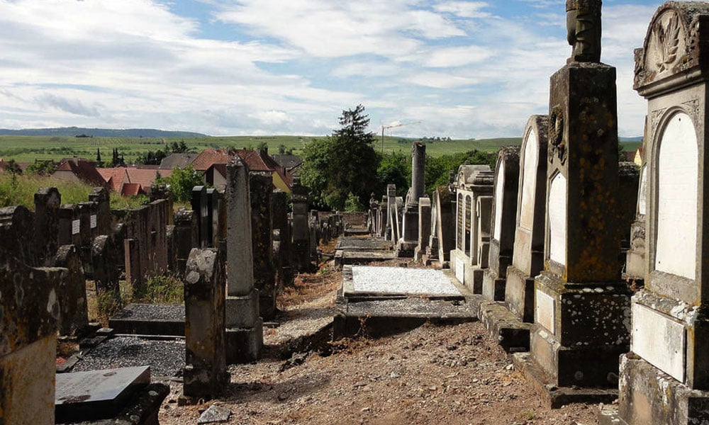 فرانس، یہودی قبرستان میں قبروں کی بے حرمتی