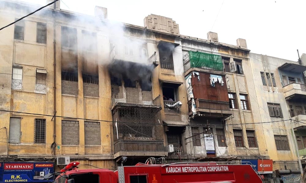 کراچی: صدر میں اسپیکرز کے گودام میں پٹاخوں کے بعد آتشزدگی 