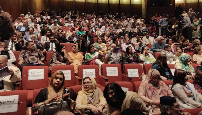 آرٹس کونسل میں بارہویں عالمی اردو کانفرنس کا میلہ سج گیا
