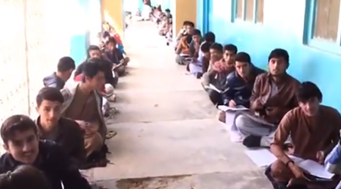کوئٹہ :سردی میں طلبا ٹھنڈے فرش پر بیٹھ کر امتحان دینے میں مجبور 