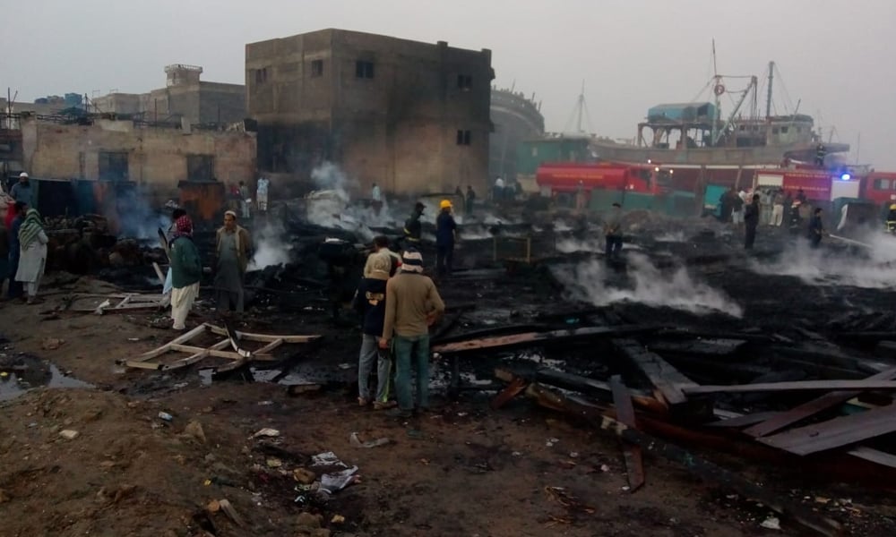 کراچی فش ہاربر پر آگ کیسے لگی؟ فائر بریگیڈ کب پہنچی؟