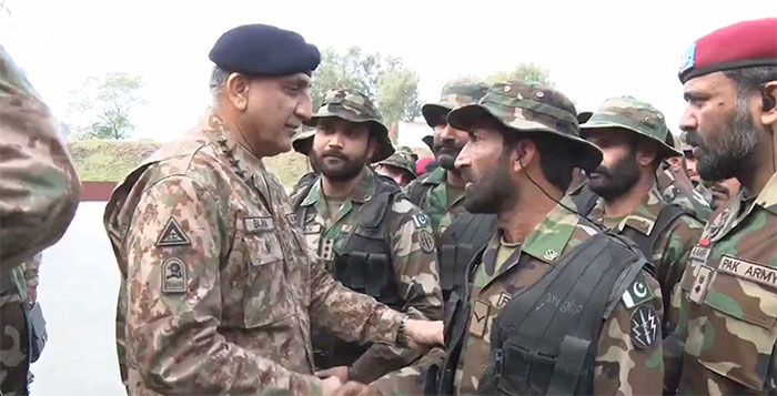 آرمی چیف کا ایس ایس جی ہیڈ کوارٹرز کا دورہ 