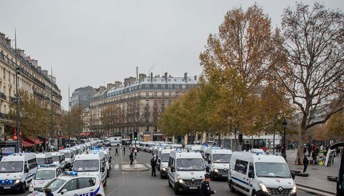 پیرس: اسکوٹر سوار شخص پولیس کے روکنے پر انتقال کرگیا