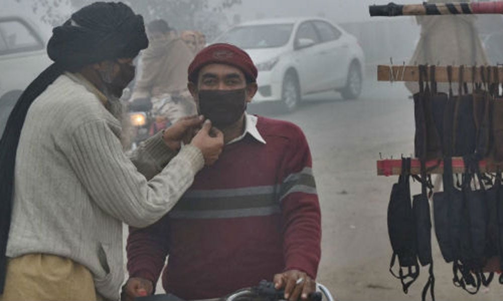 کراچی میں سرد بڑھ گئی، بوندا باندی کا امکان