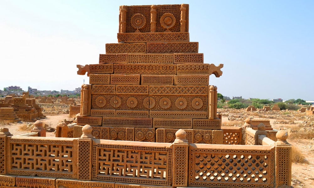 ’چوکنڈی قبرستان‘ یہاں پندرہ سے اٹھارویں کی نامور شخصیات مدفون ہیں